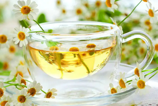 Chamomile tea for a healthy face face.