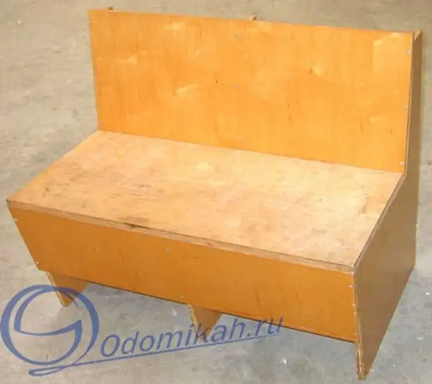 Làm một chiếc ghế sofa cho hiên trong nước với bàn tay của chính họ