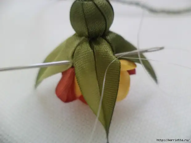 Miniatiūriniai gėlės iš juostelės. Master Klasės (43) (700x525, 175kb)