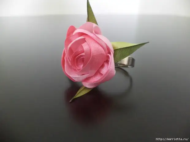 Miniatiūriniai gėlės iš juostelės. Master klasės (30) (700x525, 180kb)