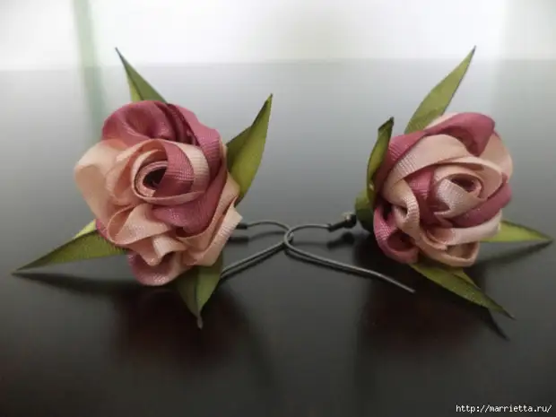 Miniatiūriniai gėlės iš juostelės. Master klasės (47) (700x525, 193kb)