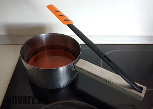The blade or spoon is inserted into the hole on the bucket handle.