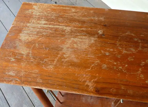 Cum să eliminați zgârieturile pe mobilierul din lemn și din piele