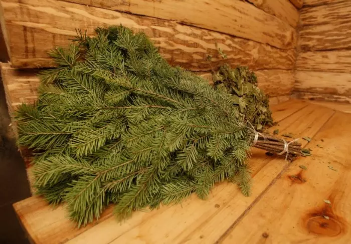 એક શંકુદ્રુ ઝાડ સાથે બાલ્કા - નવા વર્ષની રજાઓ / ફોટો પછી તમને શું જોઈએ છે :- sinkin.ru