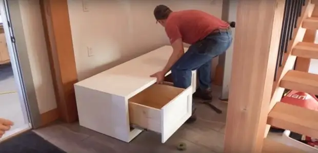 The simplest cabinet with drawers