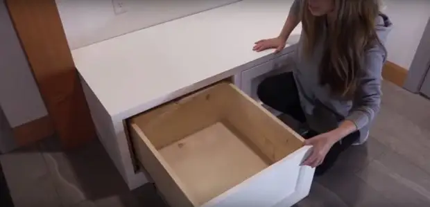 O armário mais simples com gavetas