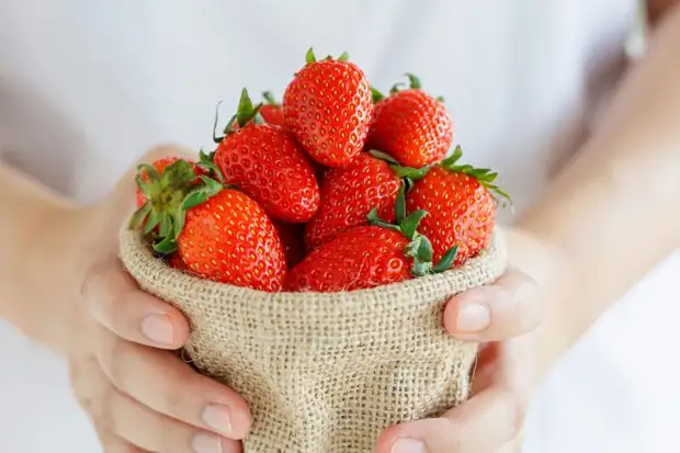 Manicure "Strawberry" - Master Class