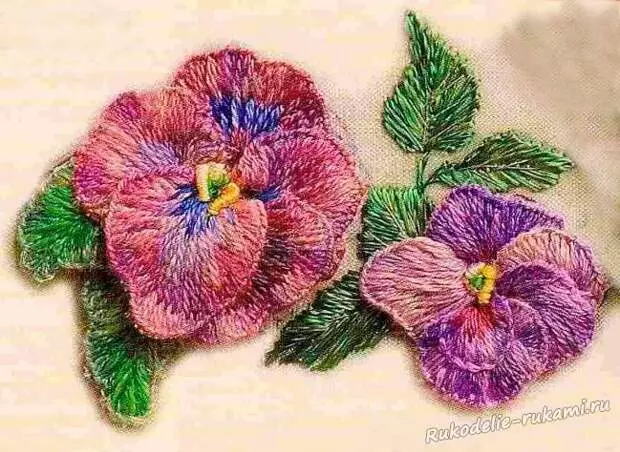 Pansies - broderie volumetrică