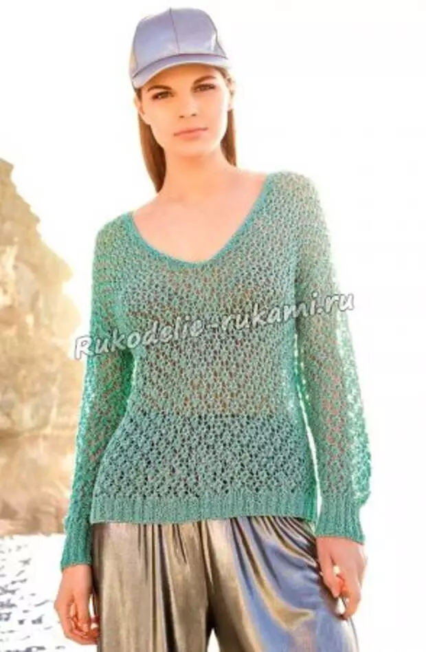 Openwork প্যাটার্ন সঙ্গে মহিলা pullover