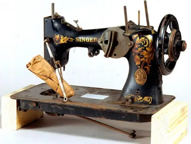 Caza de máquinas de coser, o por qué Antikvara Babushkin 
