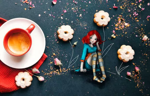 Un momento de creatividad y positivo para el desayuno: la niña crea arte de alimentos apetitosos.