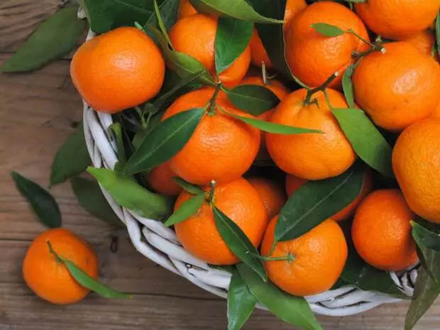 Inama 5 ya Roskatkovy kuburyo bwo guhitamo tangerines ziryoshye cyane mumwaka mushya