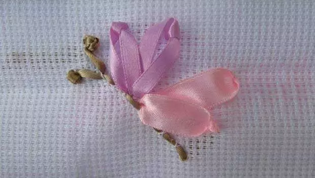 Embroidery na Ribbons: Moth