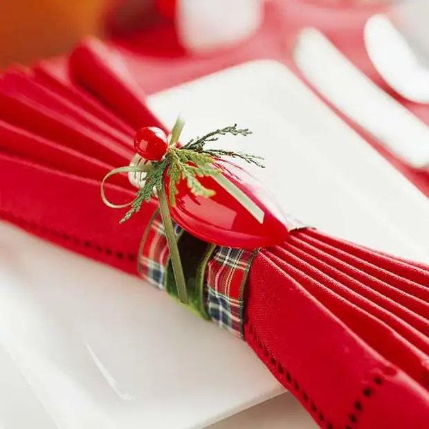 13 ways to fold napkins for the New Year's table