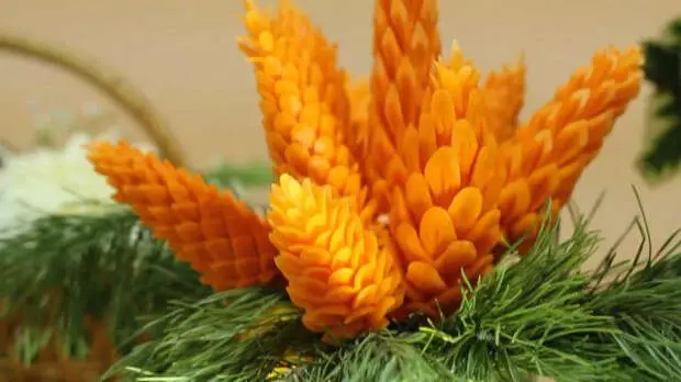 Carrot cones para sa talahanayan ng Bagong Taon: Master Class