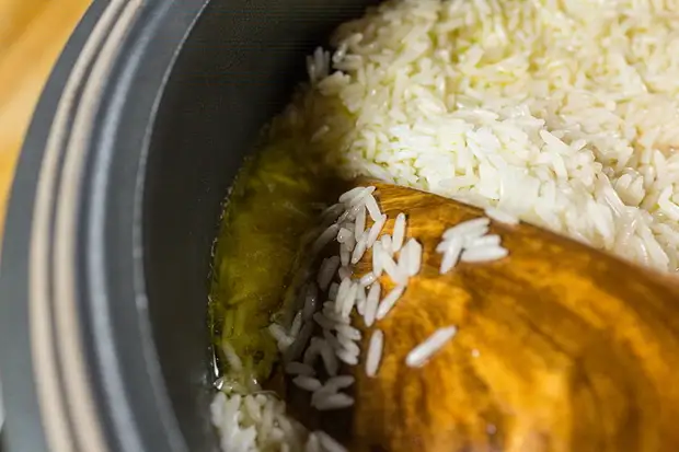 Le riz ne peut pas être interféré pendant la cuisson.