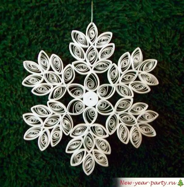 Quilling کی تکنیک میں snowflakes