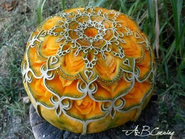 Unreal Carwing trên Pumpkin từ Angel Boralieva