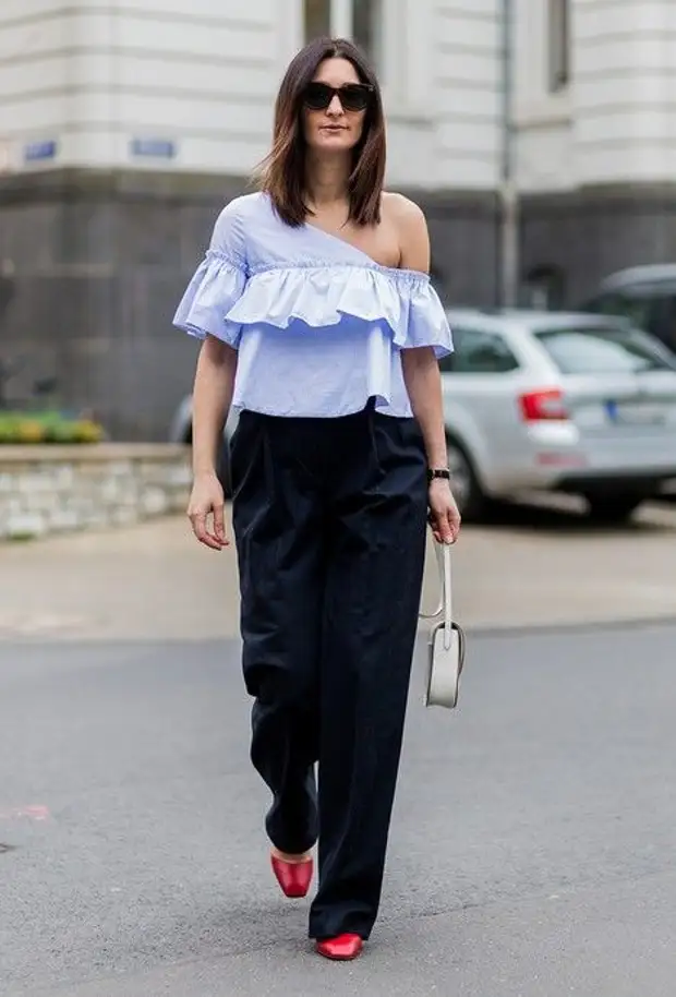 Awọn blouses pẹlu awọn ruffles