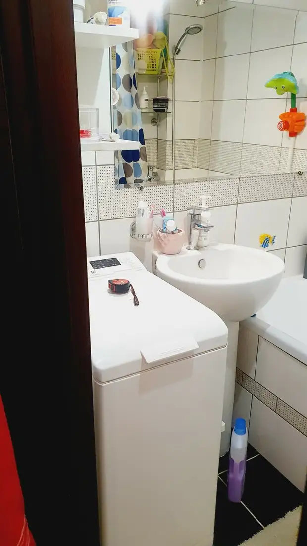 Non, ce n'est pas une douche dans l'hôtel turc. Et mon bain à Khrouchtchev. Montrant comment tout est réussi à placer sur 2 carrés