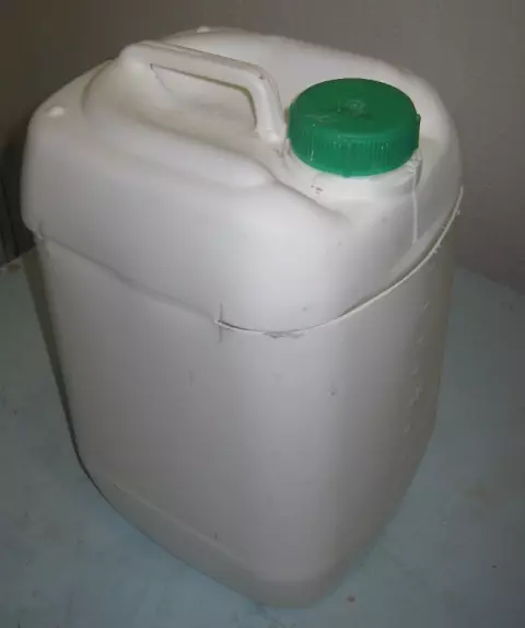 Ibhokisi kusuka ku-canister.