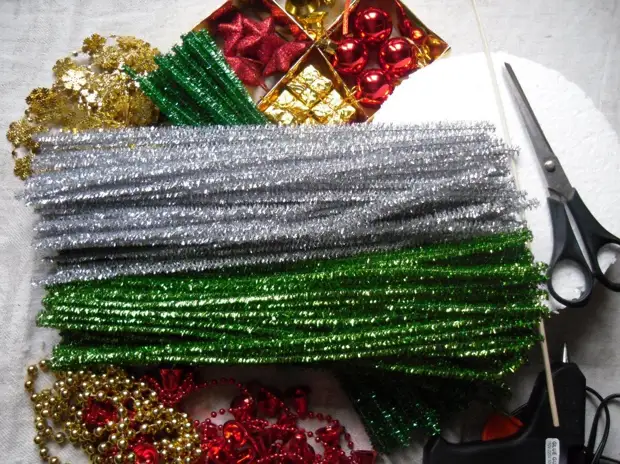 Christmas tree mula sa tinsel gawin ito sa iyong sarili. Master Class ng Bagong Taon