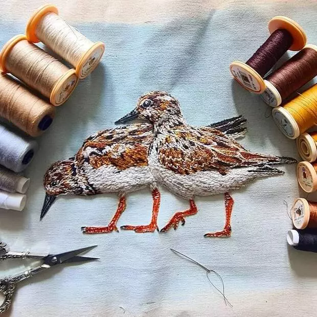 Volumetric embroidery, charming the beauty of wildlife