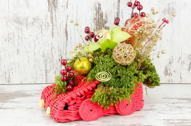 The ideas of New Year's bouquets and compositions for the festive interior