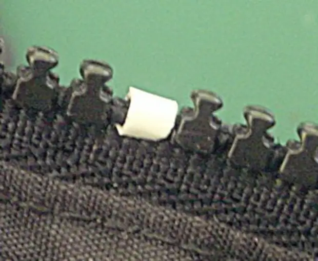 మీ స్వంత చేతులతో విరిగిన క్లావ్ zipper పరిష్కరించడానికి ఎలా