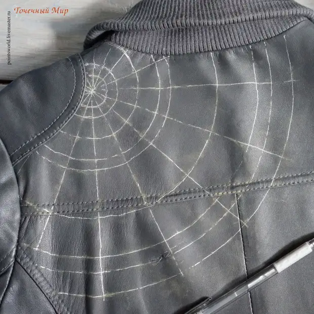 એર સ્નોવફ્લેકના સ્વરૂપમાં ચામડાની જાકીટની પેઇન્ટિંગ: માસ્ટર ક્લાસ