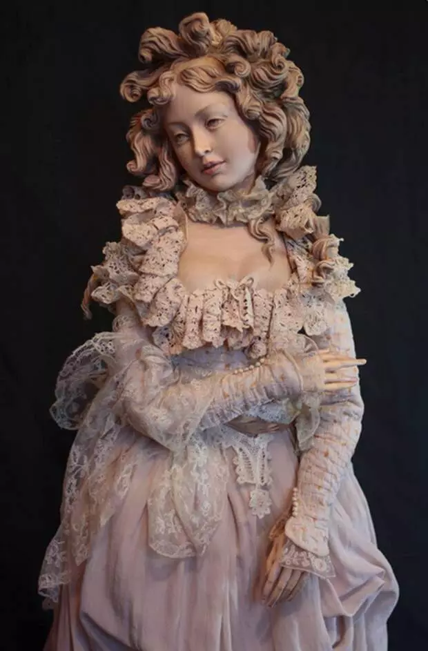 Master of Art Doll Julia Schililin u beauties romantic tagħha