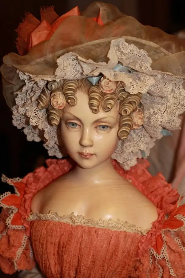 艺术娃娃朱莉娅·斯希林和她浪漫美女