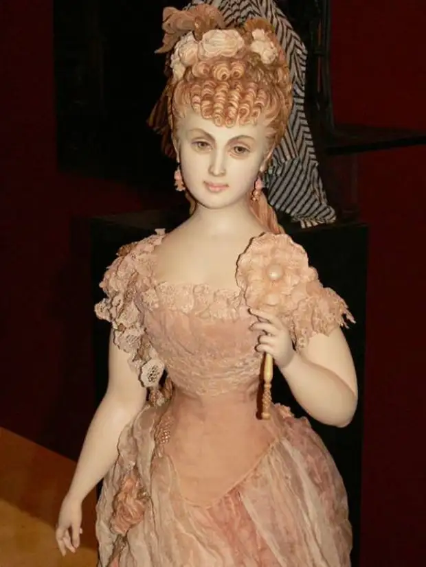 艺术娃娃朱莉娅·斯希林和她浪漫美女