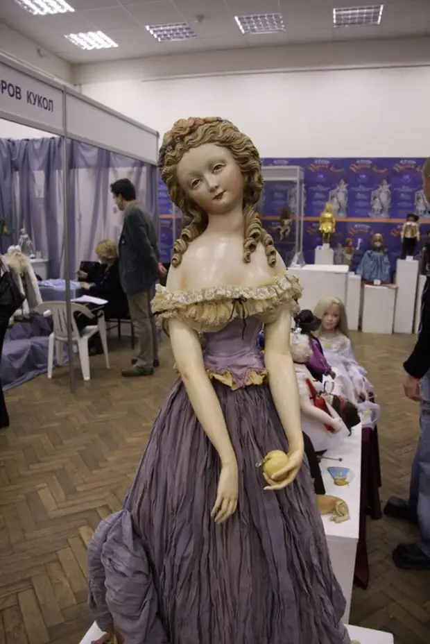Мајстор за уметност кукла Јулија Шилилин и нејзините романтични убавини