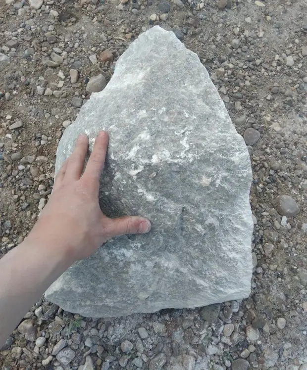 Manfarita de Natura Ural Stone Calcite Stone Carving, Long Beat, Calcite