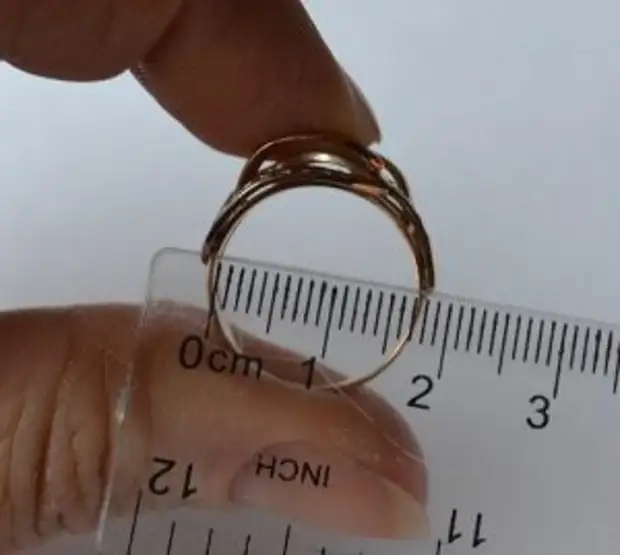 Длина кольца 18. Линейка измерить размер пальца для кольца. Как измерить размер пальца для кольца. Палец 50 мм размер кольца. Диаметр кольца.