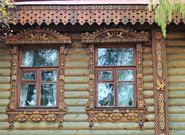 Non ha tradotto gli artigiani sulla terra russa! Pizzo in legno!