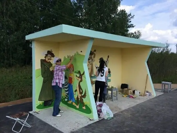 Refinement ng bus stop sa village ng Prostokvashino