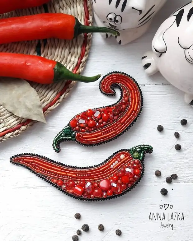 Zoo siab embroidered Brooch: 35 Cov Tswv Yim Rau Kev Tshuam