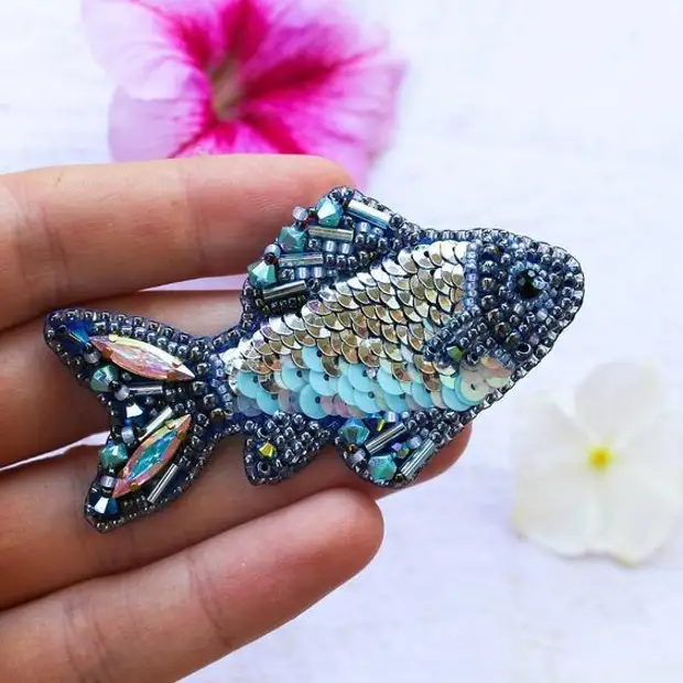 Zoo siab embroidered Brooch: 35 Cov Tswv Yim Rau Kev Tshuam