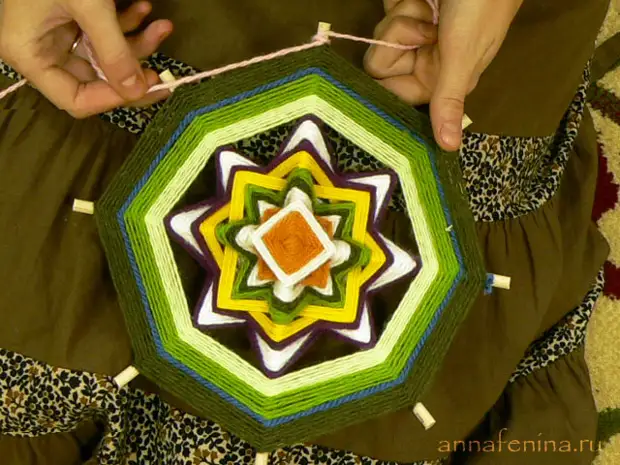 Mandala Weaving: Majstra Klaso