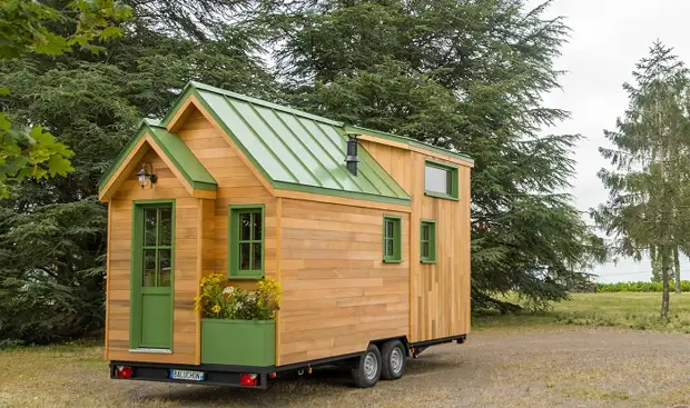 Rumah persinggahan kecil hanya 6 meter lama di mana anda boleh hidup dengan semua dengan kemudahan.