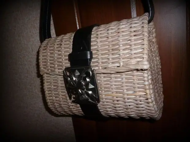 Handbag do-it- თავს - ქსოვა ქაღალდის ვაზი