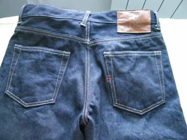 Jeans magħmulin bl-idejn