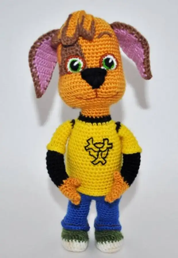 Amigurumi ee bilowga ah. Afka caruusadaha leh ee crochet oo leh qorshayaal iyo sharraxaadda shaqada