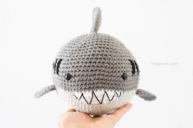 Amigurumi pikeun pamula. Crochet kaulinan sareng skéma sareng déskripsi damel