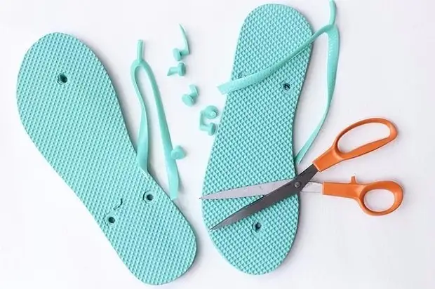 Sådan laver du søde og komfortable tøfler fra gamle flip flops. detaljerede instruktioner