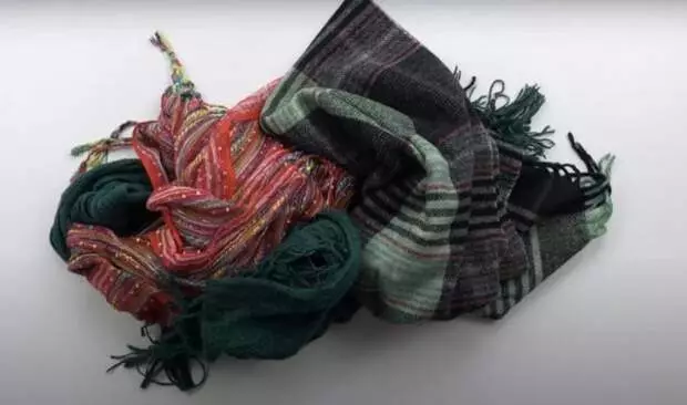 The idea of ​​processing old scarves