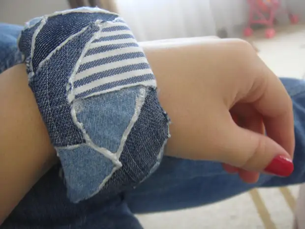 Denim sieraden met hun eigen handen