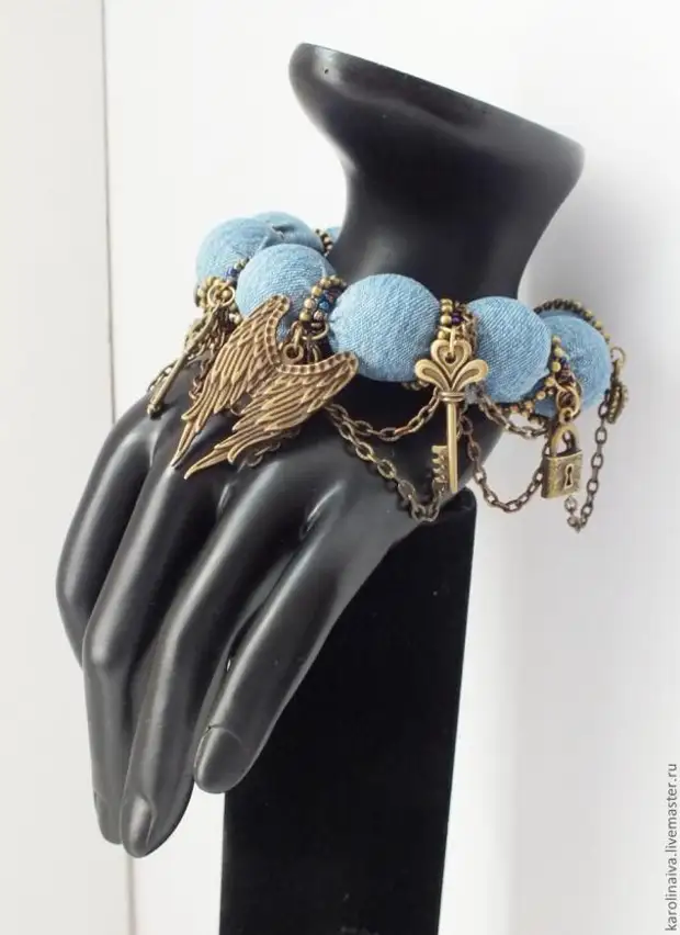 Denim sieraden met hun eigen handen